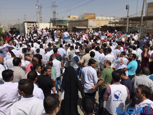 العشرات من ذوي المهن الصحية يتظاهرون في الناصرية للمطالبة بتحسين رواتبهم - تقرير مصور -