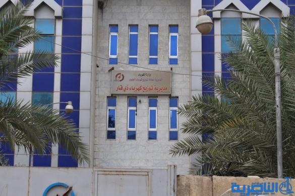 بالصور:العشرات يتظاهرون امام توزيع كهرباء ذي قار احتجاجا على الخصخصة 