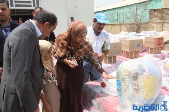 محافظ ذي قار يشرف على توزيع مساعدات التأثيث على اكثر من 400 اسرة النازحة – تقرير مصور -