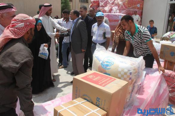 محافظ ذي قار يشرف على توزيع مساعدات التأثيث على اكثر من 400 اسرة النازحة – تقرير مصور -