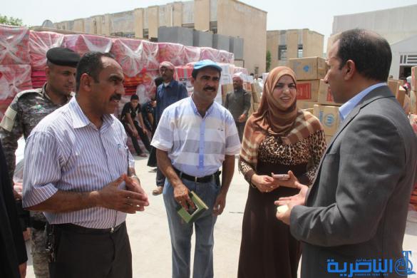 محافظ ذي قار يشرف على توزيع مساعدات التأثيث على اكثر من 400 اسرة النازحة – تقرير مصور -
