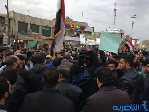 بالصور : متظاهرون وسط الناصرية يرفضون خصخصة الكهرباء