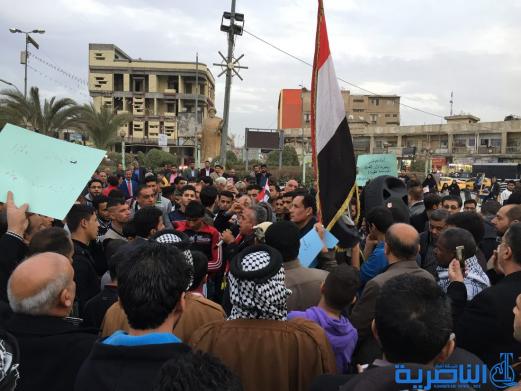 بالصور : متظاهرون وسط الناصرية يرفضون خصخصة الكهرباء