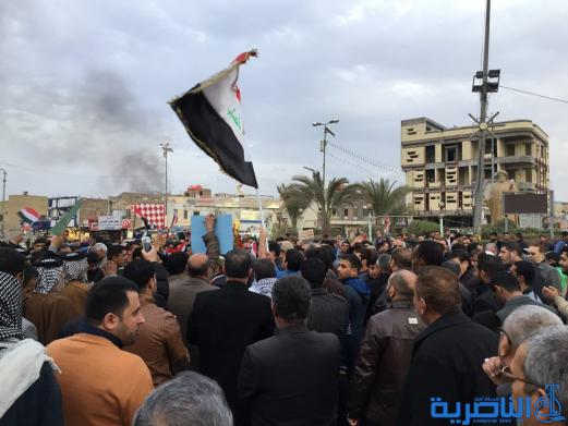 بالصور : متظاهرون وسط الناصرية يرفضون خصخصة الكهرباء