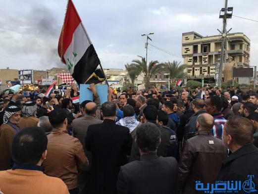 بالصور : متظاهرون وسط الناصرية يرفضون خصخصة الكهرباء