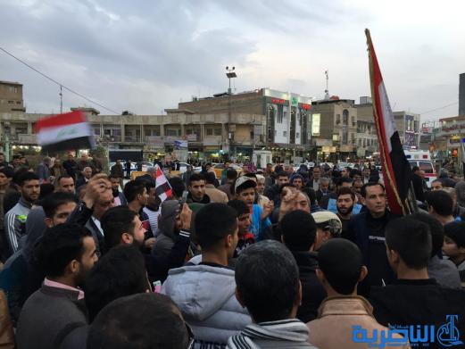 بالصور : متظاهرون وسط الناصرية يرفضون خصخصة الكهرباء