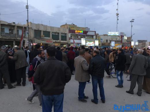 بالصور : متظاهرون وسط الناصرية يرفضون خصخصة الكهرباء