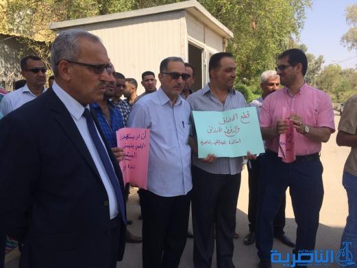الاساتذة الجامعيون في ذي قار ينظمون وقفة احتجاجية ضد &quot;التامينات الاجتماعية&quot;  - تقرير مصور - 