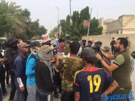لبة برواتبهم ، والاخيرة تؤكد جميع الرواتب مدفوعة