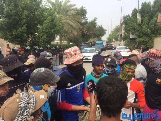  برواتبهم ، والاخيرة تؤكد جميع الرواتب مدفوعة