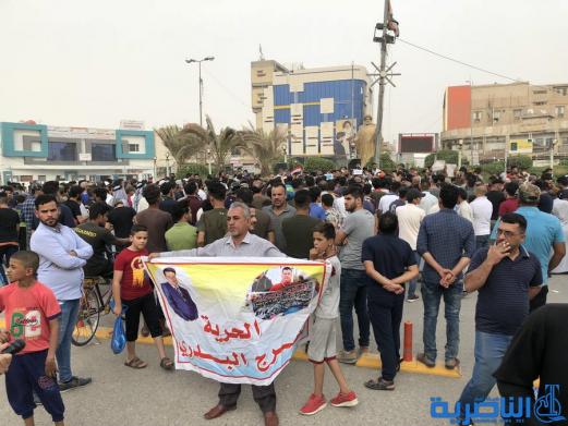 بالصور:متظاهرون في الناصرية يطالبون حكومة بغداد بتحسين الخدمات وتامين فرص العمل