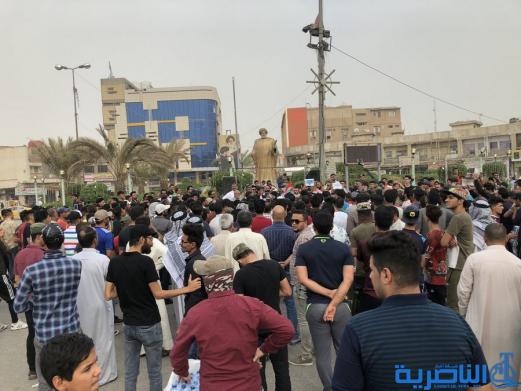 بالصور:متظاهرون في الناصرية يطالبون حكومة بغداد بتحسين الخدمات وتامين فرص العمل