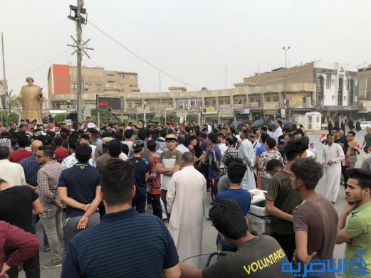 بالصور:متظاهرون في الناصرية يطالبون حكومة بغداد بتحسين الخدمات وتامين فرص العمل