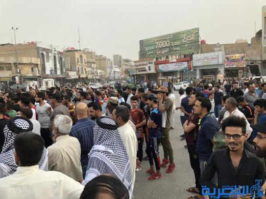 بالصور:متظاهرون في الناصرية يطالبون حكومة بغداد بتحسين الخدمات وتامين فرص العمل