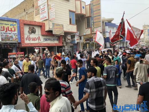 بالصور:متظاهرون في الناصرية يطالبون حكومة بغداد بتحسين الخدمات وتامين فرص العمل