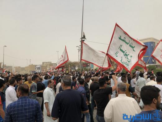 بالصور:متظاهرون في الناصرية يطالبون حكومة بغداد بتحسين الخدمات وتامين فرص العمل