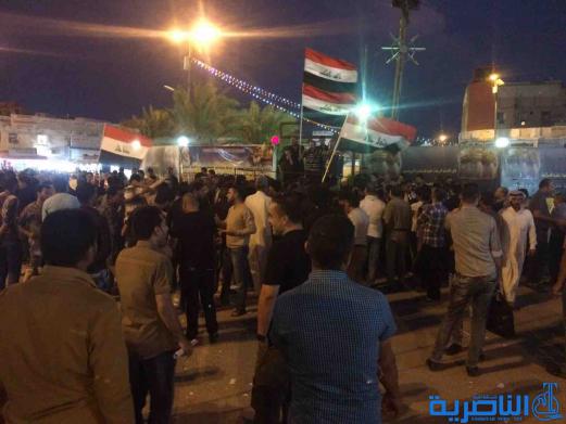بالصور : العشرات يتظاهرون