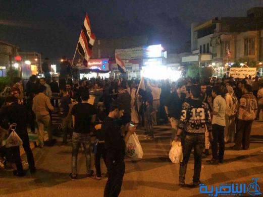 بالصور : العشرات يتظاهرون 
