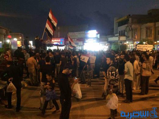 بالصور : العشرات يتظاهرون