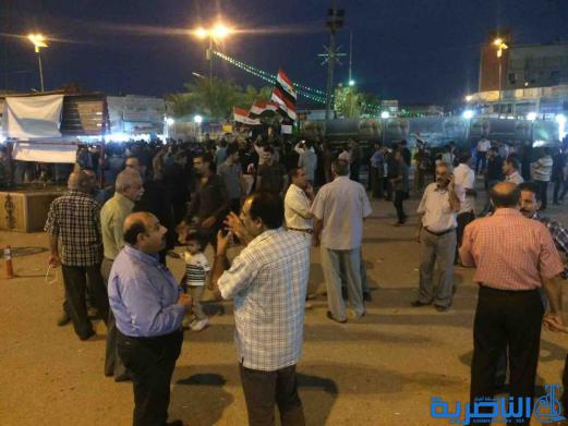 بالصور : العشرات يتظاهرون