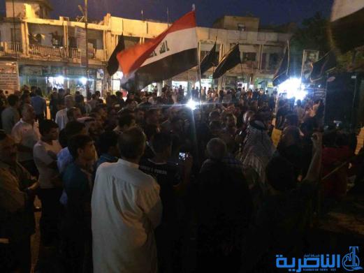 بالصور : العشرات يتظاهر