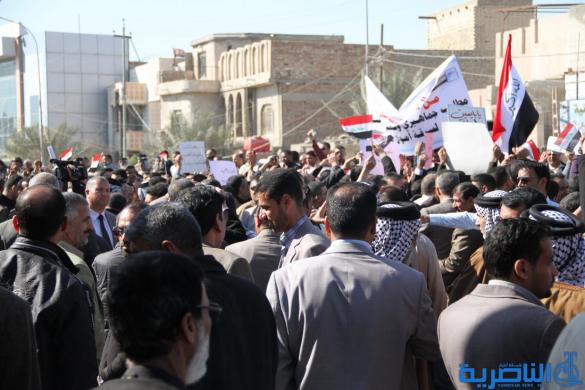 متظاهرو الناصرية : مستمرون بالتظاهر حتى الغاء المواد "المخجلة" المتعلقة بتقاعد البرلمانيين - تقرير مصور -