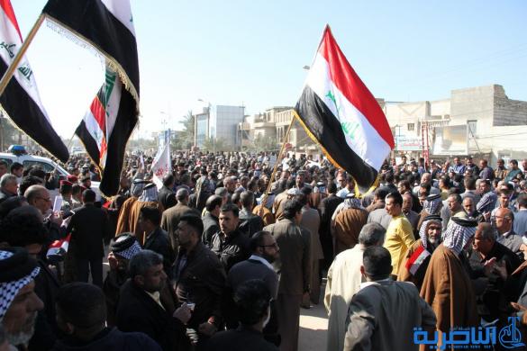 متظاهرو الناصرية : مستمرون بالتظاهر حتى الغاء المواد "المخجلة" المتعلقة بتقاعد البرلمانيين - تقرير مصور -