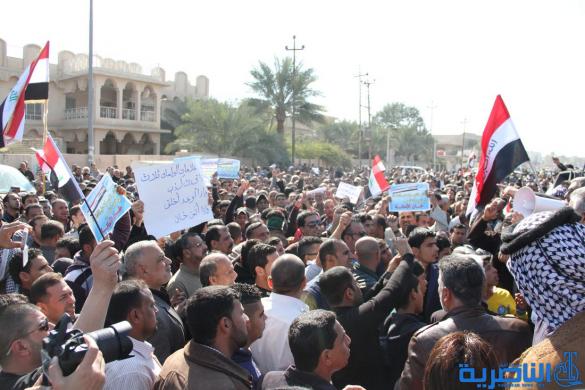 متظاهرو الناصرية : مستمرون بالتظاهر حتى الغاء المواد "المخجلة" المتعلقة بتقاعد البرلمانيين - تقرير مصور -