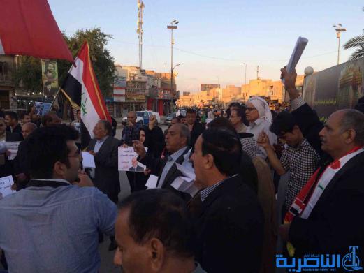 بالصور : متظاهرو الناصرية يطالبون العبادي بالاعتذار ويؤكدون استمرار التظاهرات السلمية