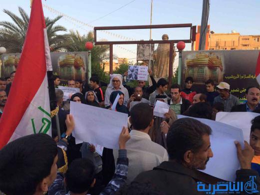 بالصور : متظاهرو الناصرية يطالبون العبادي بالاعتذار ويؤكدون استمرار التظاهرات السلمية