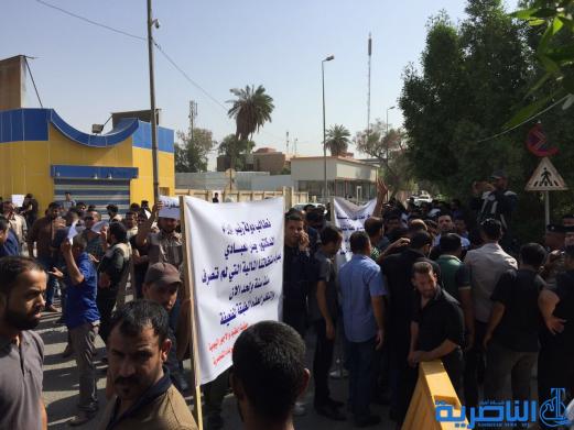 المتعاقدون والاجراء في كهرباء الناصرية يتظاهرون للمطالبة باطلاق رواتبهم - تقرير مصور - 