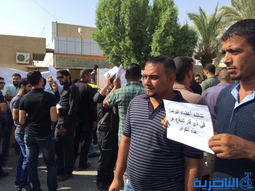 المتعاقدون والاجراء في كهرباء الناصرية يتظاهرون للمطالبة باطلاق رواتبهم - تقرير مصور - 