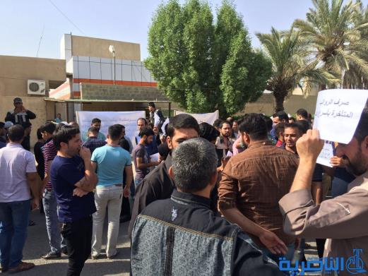 المتعاقدون والاجراء في كهرباء الناصرية يتظاهرون للمطالبة باطلاق رواتبهم - تقرير مصور - 