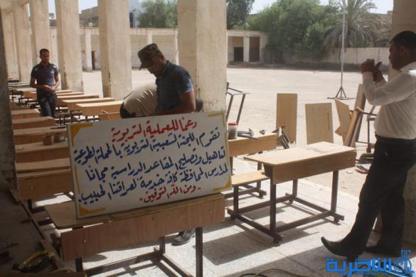 تربويون متطوعون يقومون بحملة لتصليح المساطب الدراسية في ذي قار - تقرير مصور -