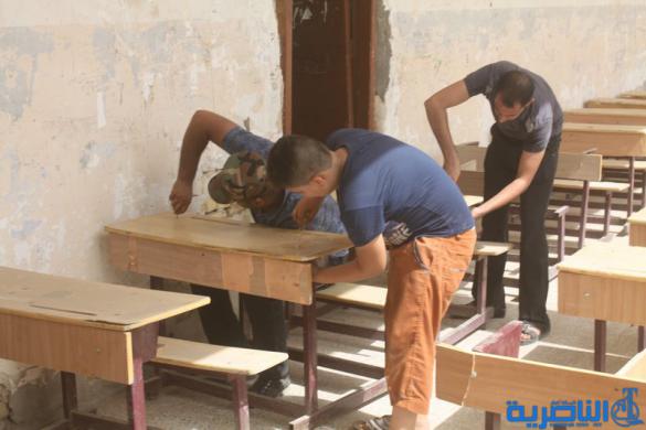 تربويون متطوعون يقومون بحملة لتصليح المساطب الدراسية في ذي قار - تقرير مصور -