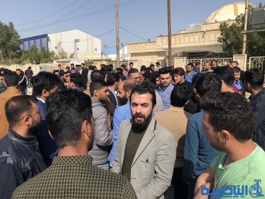 بالصور:العشرات من الخريجين المعينيين مؤخرا يتظاهرون امام مكتب مجلس النواب في ذي قار