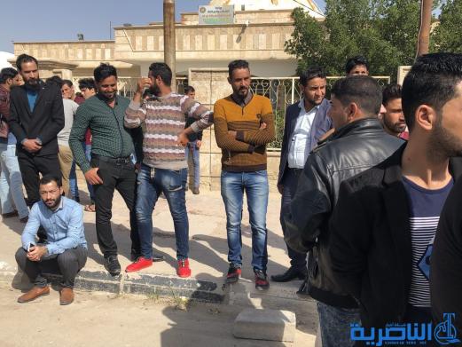 بالصور:العشرات من الخريجين المعينيين مؤخرا يتظاهرون امام مكتب مجلس النواب في ذي قار