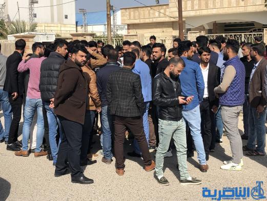 بالصور:العشرات من الخريجين المعينيين مؤخرا يتظاهرون امام مكتب مجلس النواب في ذي قار