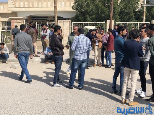 بالصور:العشرات من الخريجين المعينيين مؤخرا يتظاهرون امام مكتب مجلس النواب في ذي قار