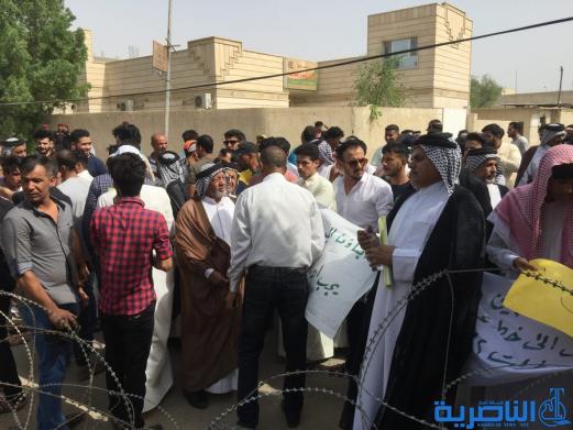 بالصور:العشرات من قرية ام الشويج  يتظاهرون للمطالبة بتحسين الخدمات