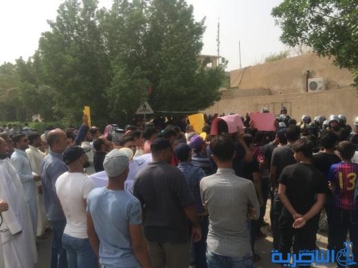 بالصور:العشرات من قرية ام الشويج  يتظاهرون للمطالبة بتحسين الخدمات