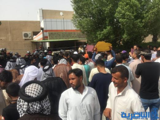 بالصور:العشرات من قرية ام الشويج  يتظاهرون للمطالبة بتحسين الخدمات