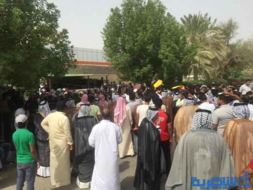 بالصور:العشرات من قرية ام الشويج  يتظاهرون للمطالبة بتحسين الخدمات