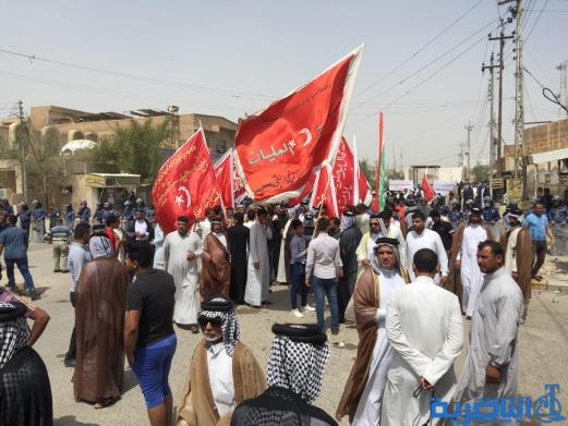 بالصور:عشائر قضاء الدواية وناحية سيد دخيل يتظاهرون امام مجلس المحافظة