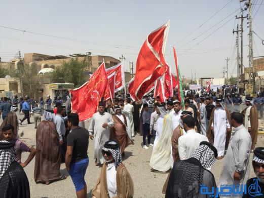 بالصور:عشائر قضاء الدواية وناحية سيد دخيل يتظاهرون امام مجلس المحافظة