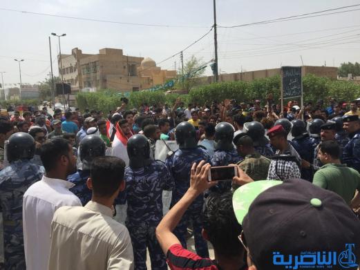 بالصور:عشائر قضاء الدواية وناحية سيد دخيل يتظاهرون امام مجلس المحافظة