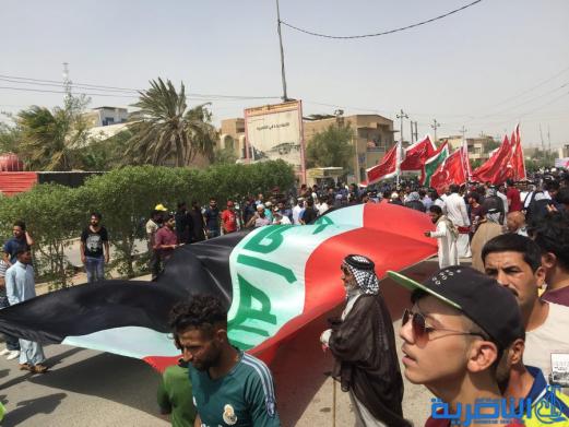 بالصور:عشائر قضاء الدواية وناحية سيد دخيل يتظاهرون امام مجلس المحافظة