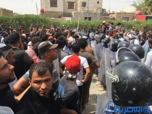بالصور:عشائر قضاء الدواية وناحية سيد دخيل يتظاهرون امام مجلس المحافظة