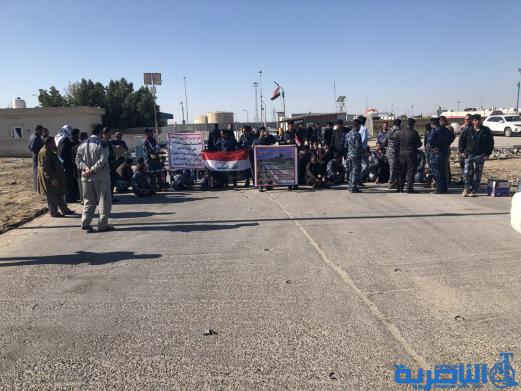 موظفو العقود في حماية الانابيب النفطية يتظاهرون في الناصرية لتثبيتهم على الملاك الدائم - تقرير مصور -
