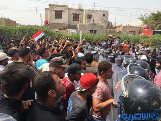 بالصور:عشائر قضاء الدواية وناحية سيد دخيل يتظاهرون امام مجلس المحافظة